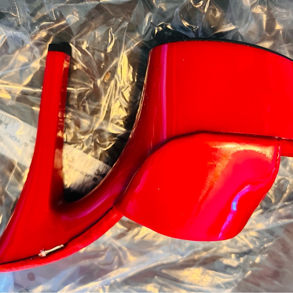 Ellie Red Platform High Heels, size 7 - Picture 13 of 14